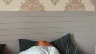 Vanessinha Vailatti onlyfans leak – Pussy fingering so lewd on bed